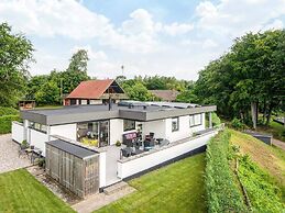5 Star Holiday Home in Borkop