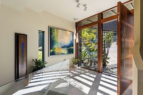 Fireplace Suite - Ocean Views & Beach