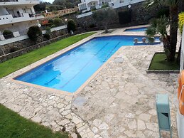 Apartment Near Roses Beach With Pool