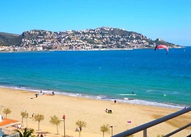 Apartment Near Roses Beach With Pool