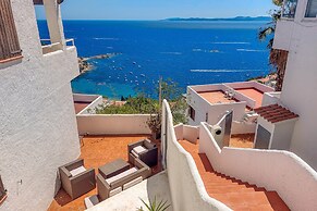 House in Rosas With Waterfront & Beach Nearby