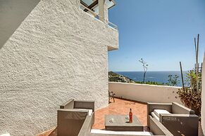 House in Rosas With Waterfront & Beach Nearby