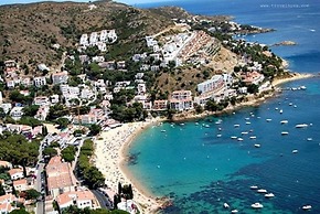 House in Rosas With Waterfront & Beach Nearby
