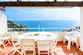 House in Rosas With Waterfront & Beach Nearby