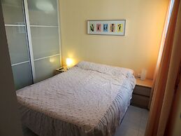 Apartment by Roses Beach With Pool
