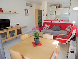 Apartment by Roses Beach With Pool