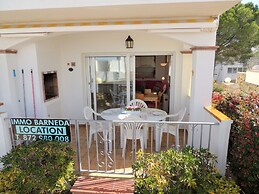 Apartment by Roses Beach With Pool