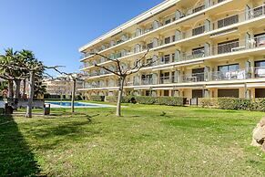 Apartment in Roses by the Beach With Pool