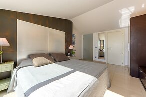 Apartment in Roses by the Beach With Pool