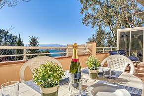 Apartment in Roses With Waterfront Views