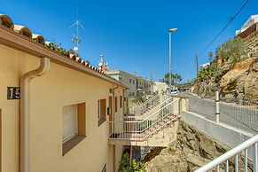 Apartment in Roses With Waterfront Views
