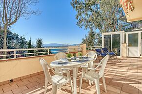 Apartment in Roses With Waterfront Views