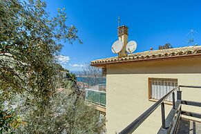 Apartment in Roses With Waterfront Views