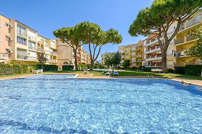 Beachside Stay w/ Pools