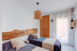 Beachside Stay w/ Pools