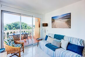 Beachside Stay w/ Pools