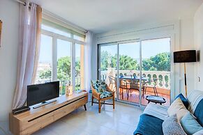 Beachside Stay w/ Pools