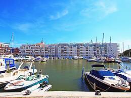 Apartment in Roses Near Sandy Beach