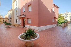 Apartment in Empuriabrava Near Beach