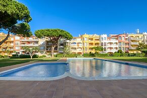Apartment in Empuriabrava Near Beach