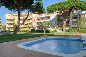 Apartment in Empuriabrava Near Beach