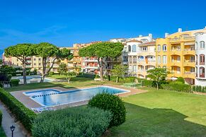 Apartment in Empuriabrava Near Beach