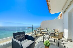 Beachfront Apartment in Platja Almadrava