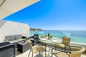 Beachfront Apartment in Platja Almadrava