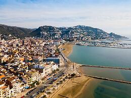 Beachfront Apartment in Platja Almadrava