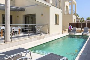 Elegant Villa With Pool