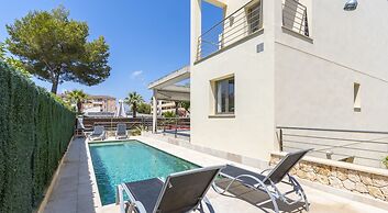 Elegant Villa With Pool