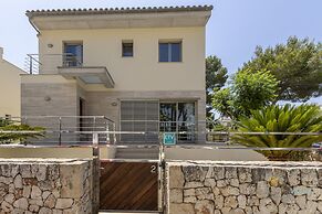 Elegant Villa With Pool