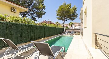 Elegant Villa With Pool