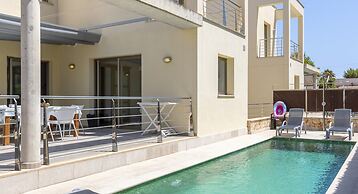 Elegant Villa With Pool