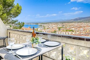 Apartment in Roses With Waterfront Views