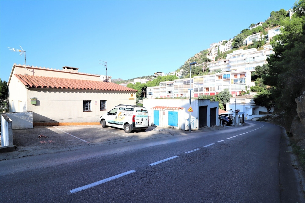 Apartment in Roses With Waterfront Views