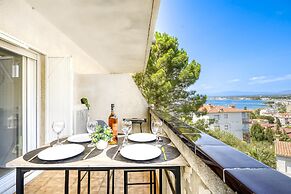 Apartment in Roses With Waterfront Views