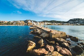 Apartment in Roses With Waterfront Views