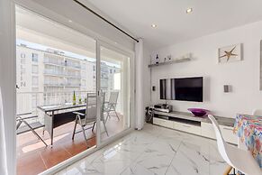 Apartment in Roses With Stunning Beachfront Views