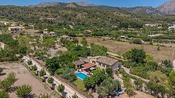 Traditional Charm With Private Pool