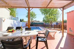 House in Empuriabrava With Private Pool