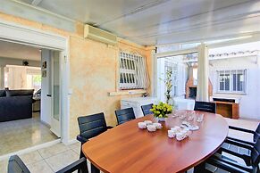 House in Empuriabrava With Private Pool