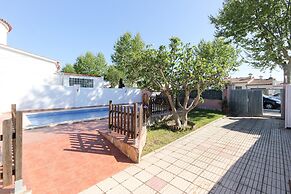 House in Empuriabrava With Private Pool