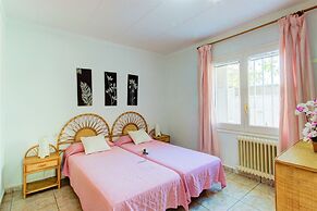 House in Empuriabrava With Private Pool