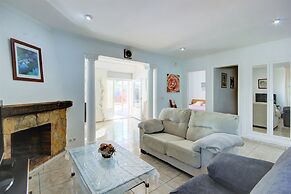 House in Empuriabrava With Private Pool