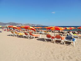Apartment Empuriabrava Near Sandy Beach