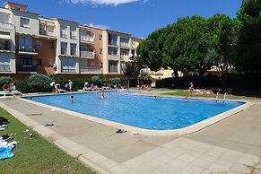 Apartment Empuriabrava Near Sandy Beach