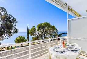 Apartment in Roses Near Platja Almadrava