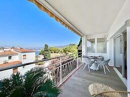Apartment Near Canyelles Petites Beach