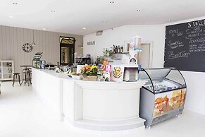 Residence with pool in Luni Mare